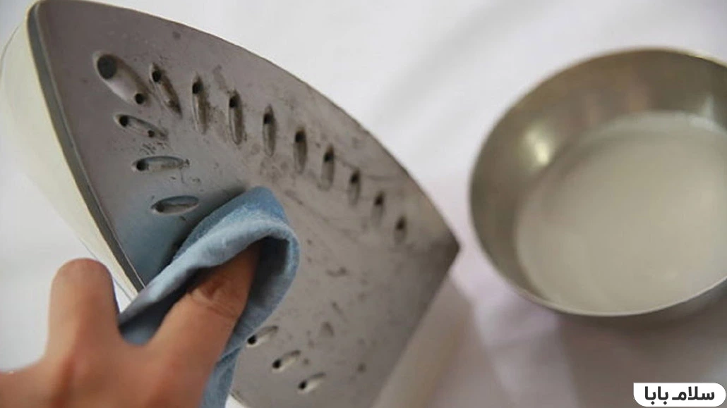 چگونه کف اتو را با سرکه تمیز کنیم؟