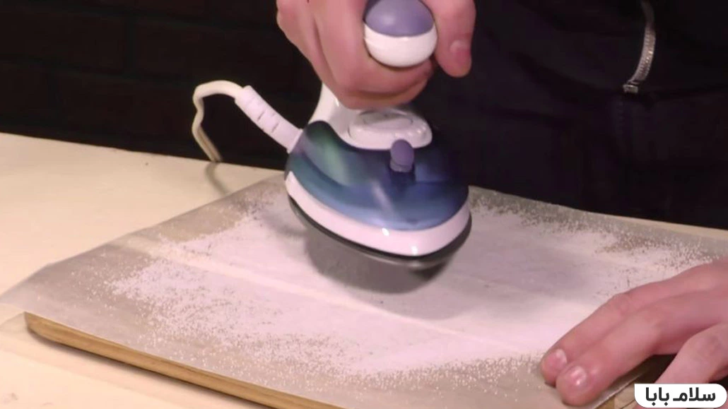 چگونه کف اتو را با نمک تمیز کنیم؟